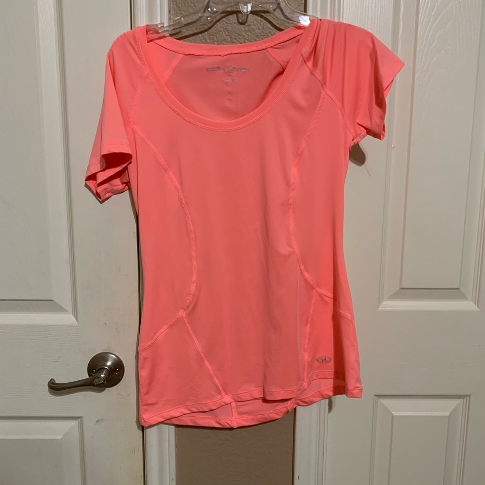Short sleeve active wear shirt